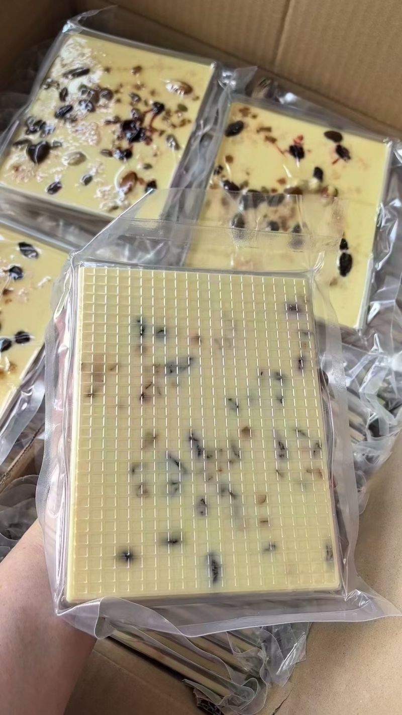坚果炒酸奶，一片125g，一件80片，20斤