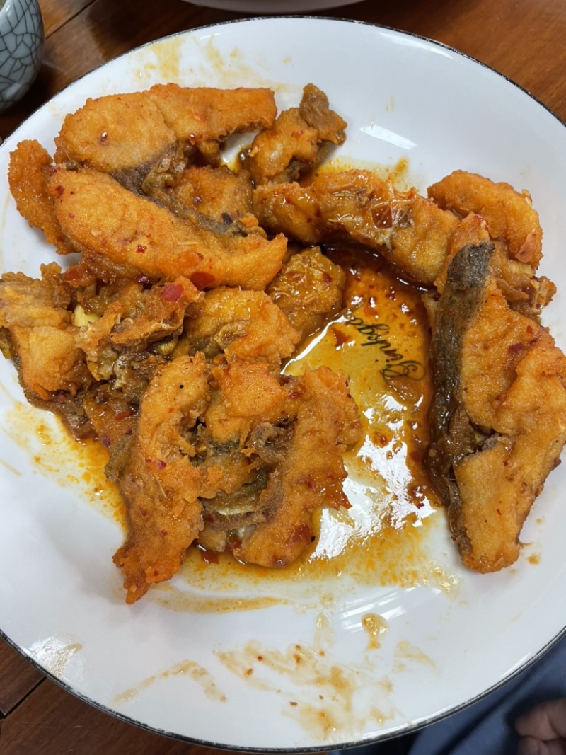 【葱油鱼块】油炸鱼块，餐饮酒店快餐，冻品批发，1公斤1包