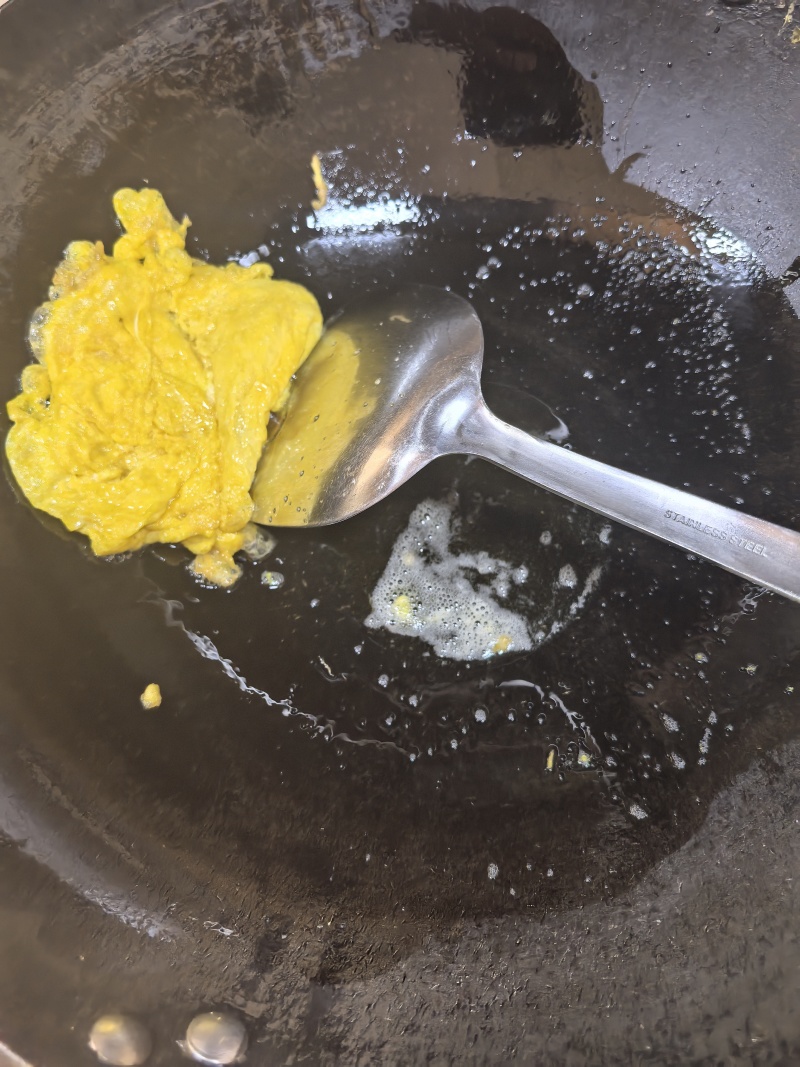 跑山鸡蛋高端鸡蛋，正宗土鸡蛋浓郁香味，没有色素不会红