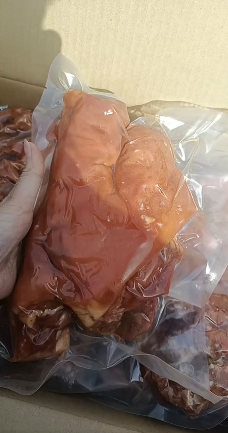 全熟猪头肉干净无毛开袋即食五香味，冷藏冷冻熟食，卤猪头肉