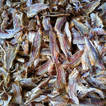去头，去内脏鱼干
