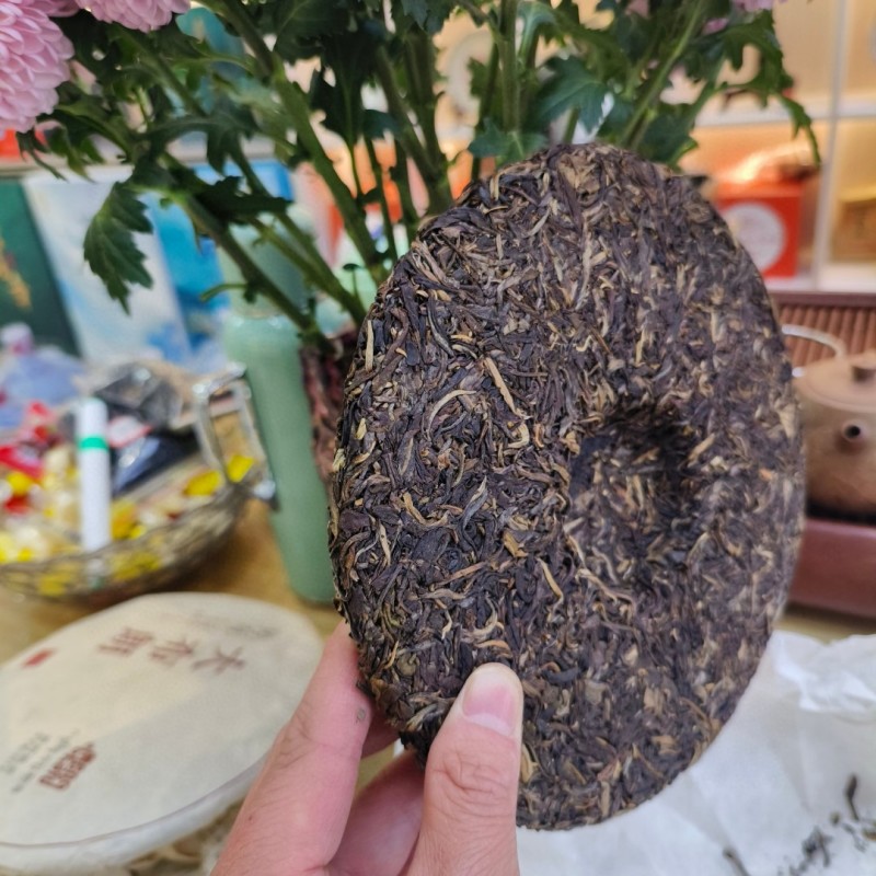 景迈生普洱茶生茶饼茶叶普洱茶生普饼实木礼盒包装357克