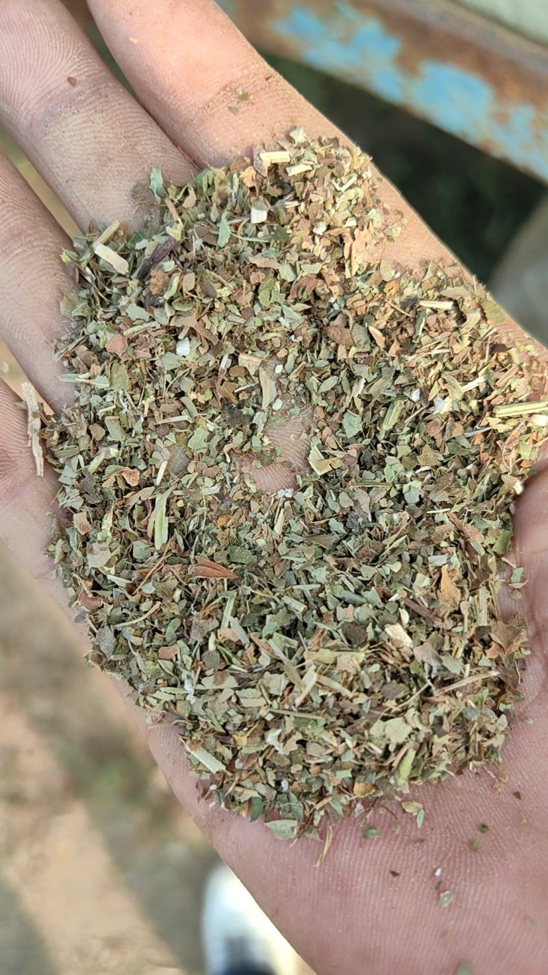 花生油饼（麸）是花生榨油后剩余的残渣。它富含蛋白质欢迎