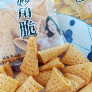 妙角脆膨化食品休闲食品小食品小零食孜然牛排味。