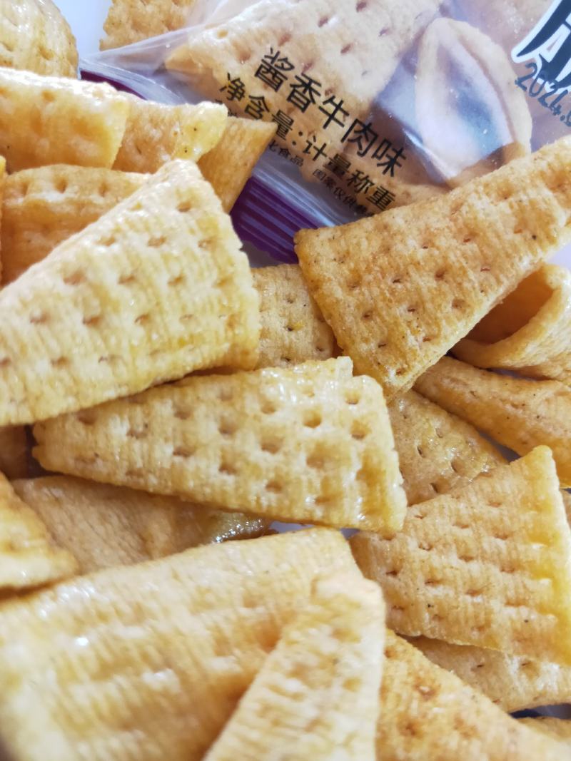 妙角脆膨化食品休闲食品小食品小零食孜然牛排味。