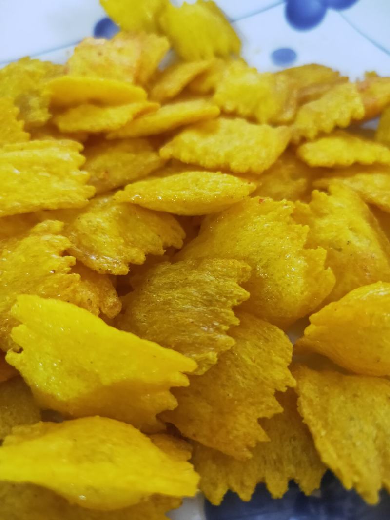 灶台锅巴膨化食品休闲食品小食品小零食孜然牛排味。