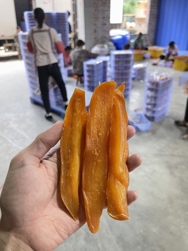 红薯干加工厂一手货源电商商超批发市场直供源头紫条小香薯干