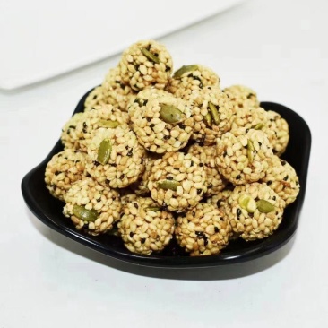 坚果丸子，山药荞麦球，休闲膨化食品10斤一箱