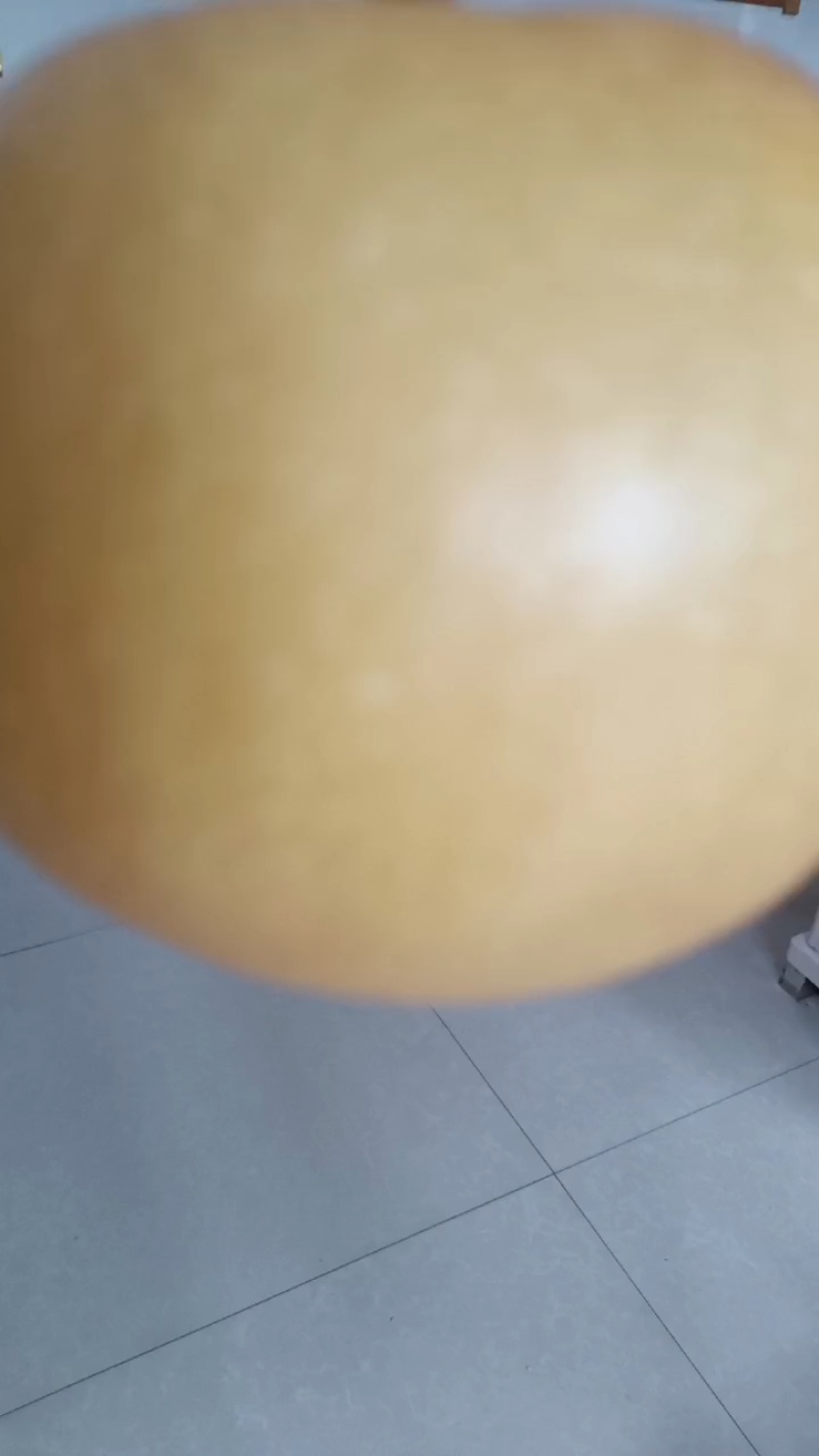 大量秋月梨上市，甜而无杂想发财的老板选购