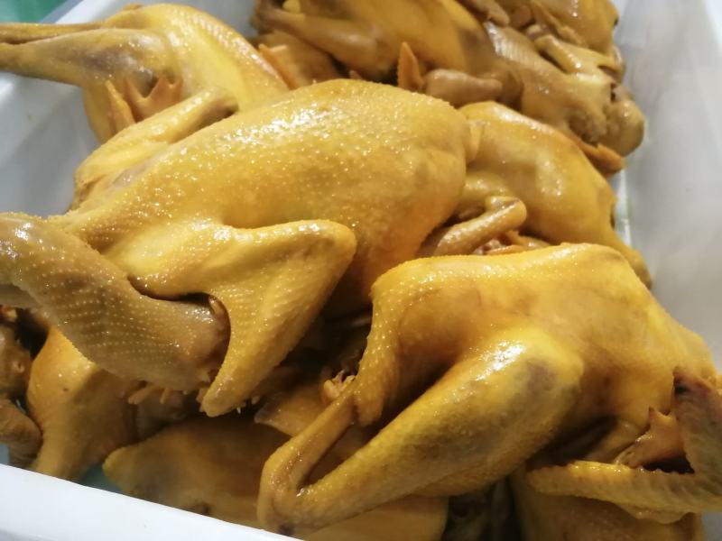盐焗鸡：“一捞风生水起，二捞财源滚滚，三捞四季平