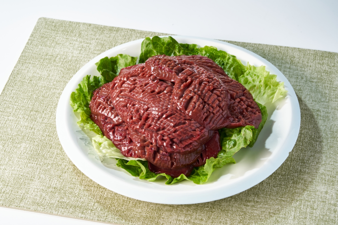 西芹焯水与腰果炒制步骤图