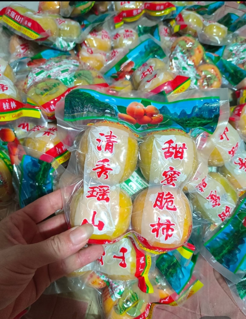恭城脆柿大量出货，一手货源，自家种植百亩基地，欢迎合作