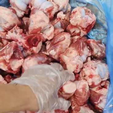 多肉中骨节，价格**便宜，带肉率高，产品新鲜，手续齐全…