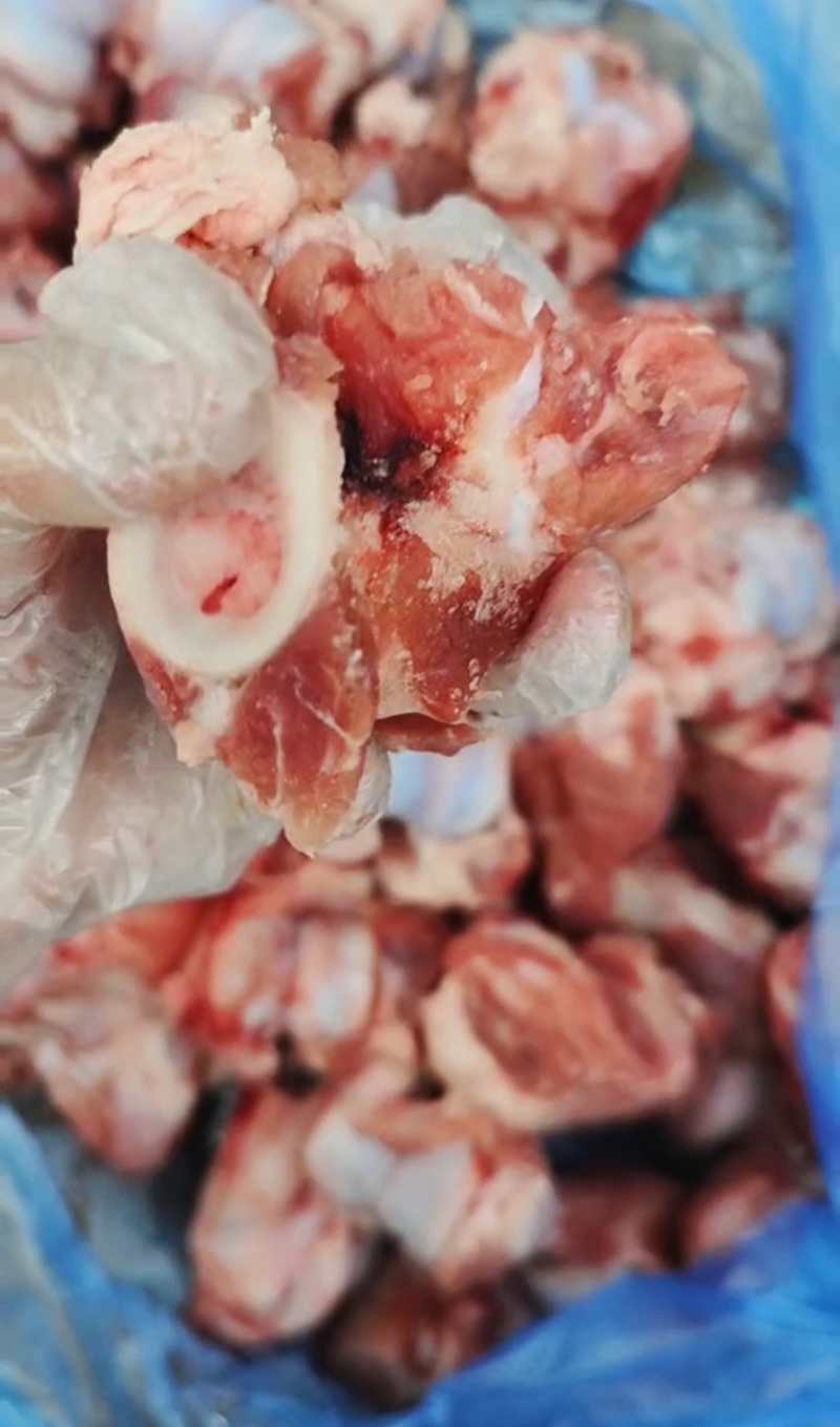 多肉中骨节，价格**便宜，带肉率高，产品新鲜，手续齐全…