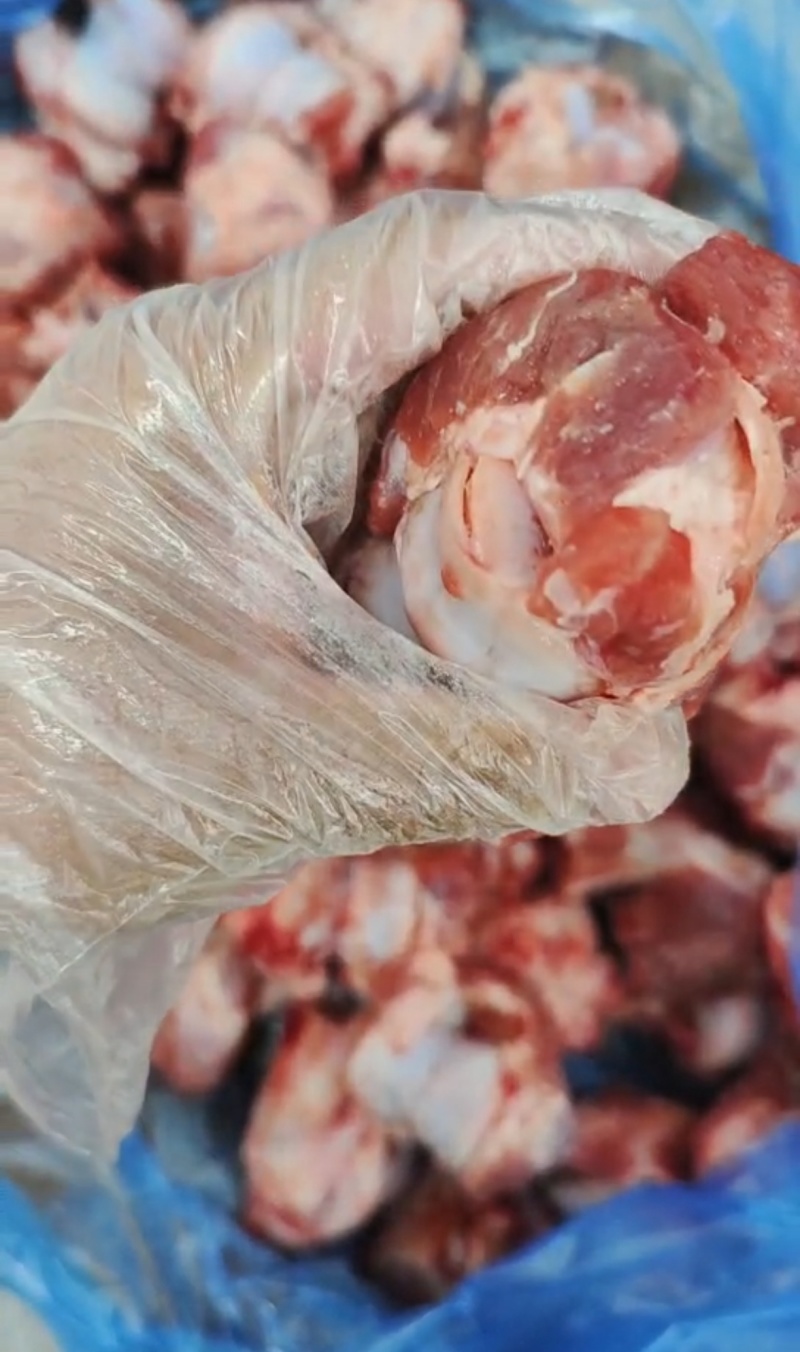 多肉中骨节，价格**便宜，带肉率高，产品新鲜，手续齐全…