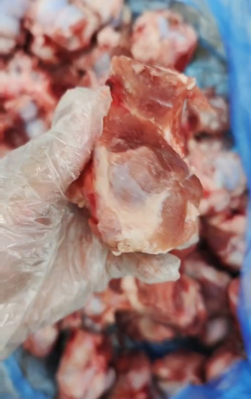 多肉中骨节，价格**便宜，带肉率高，产品新鲜，手续齐全…