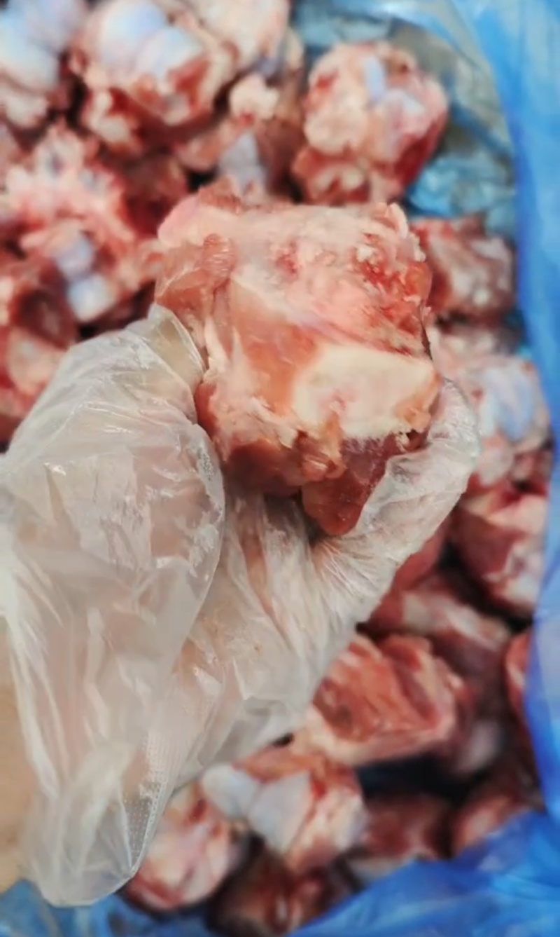 多肉中骨节，价格**便宜，带肉率高，产品新鲜，手续齐全…