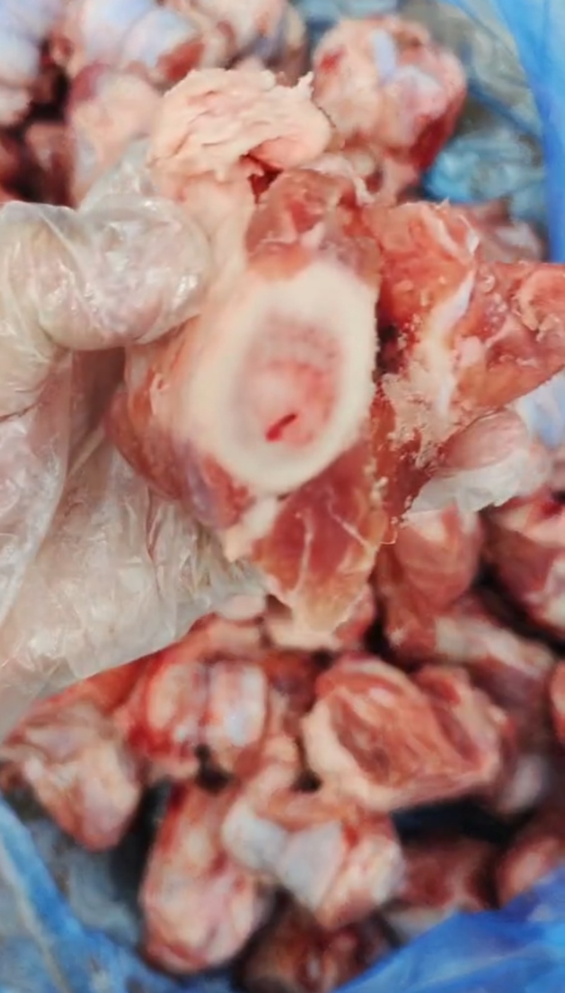 多肉中骨节，价格**便宜，带肉率高，产品新鲜，手续齐全…