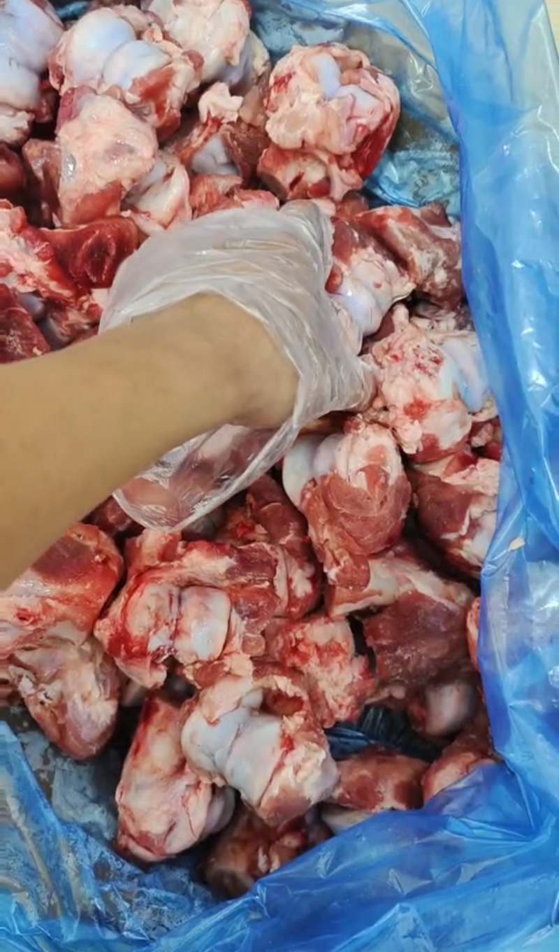 多肉中骨节，价格**便宜，带肉率高，产品新鲜，手续齐全…