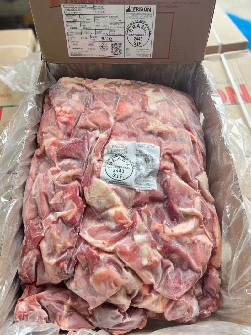 牛碎肉，小牛肉块瘦度高，大小均匀，肉馅烤串均可