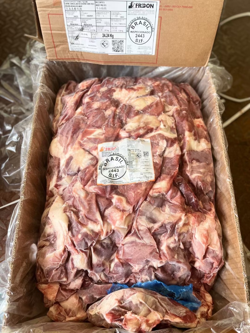 牛碎肉，小牛肉块瘦度高，大小均匀，肉馅烤串均可