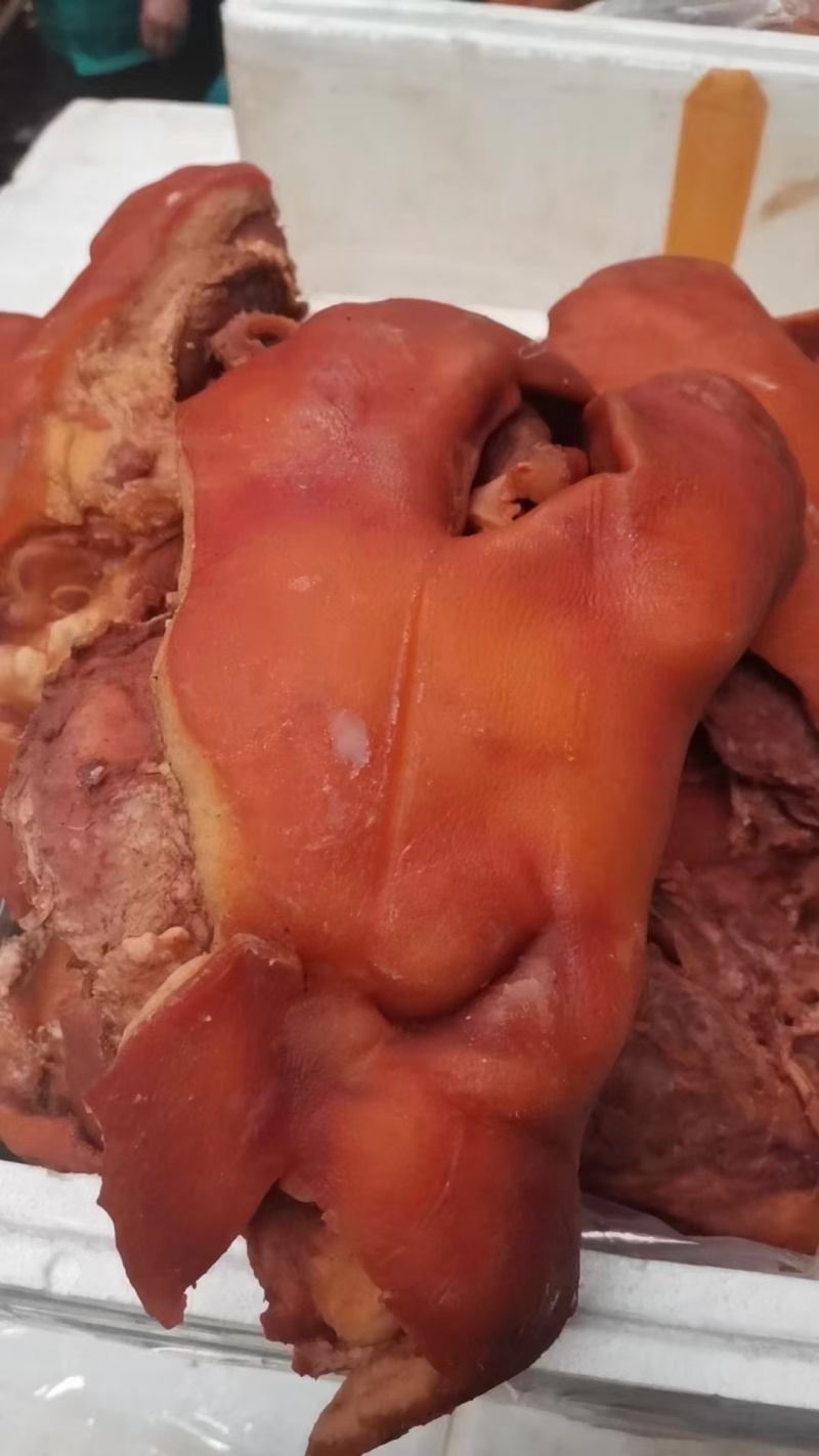全熟卤猪头肉，价格实惠，去骨带拱嘴，核桃肉，香味十足