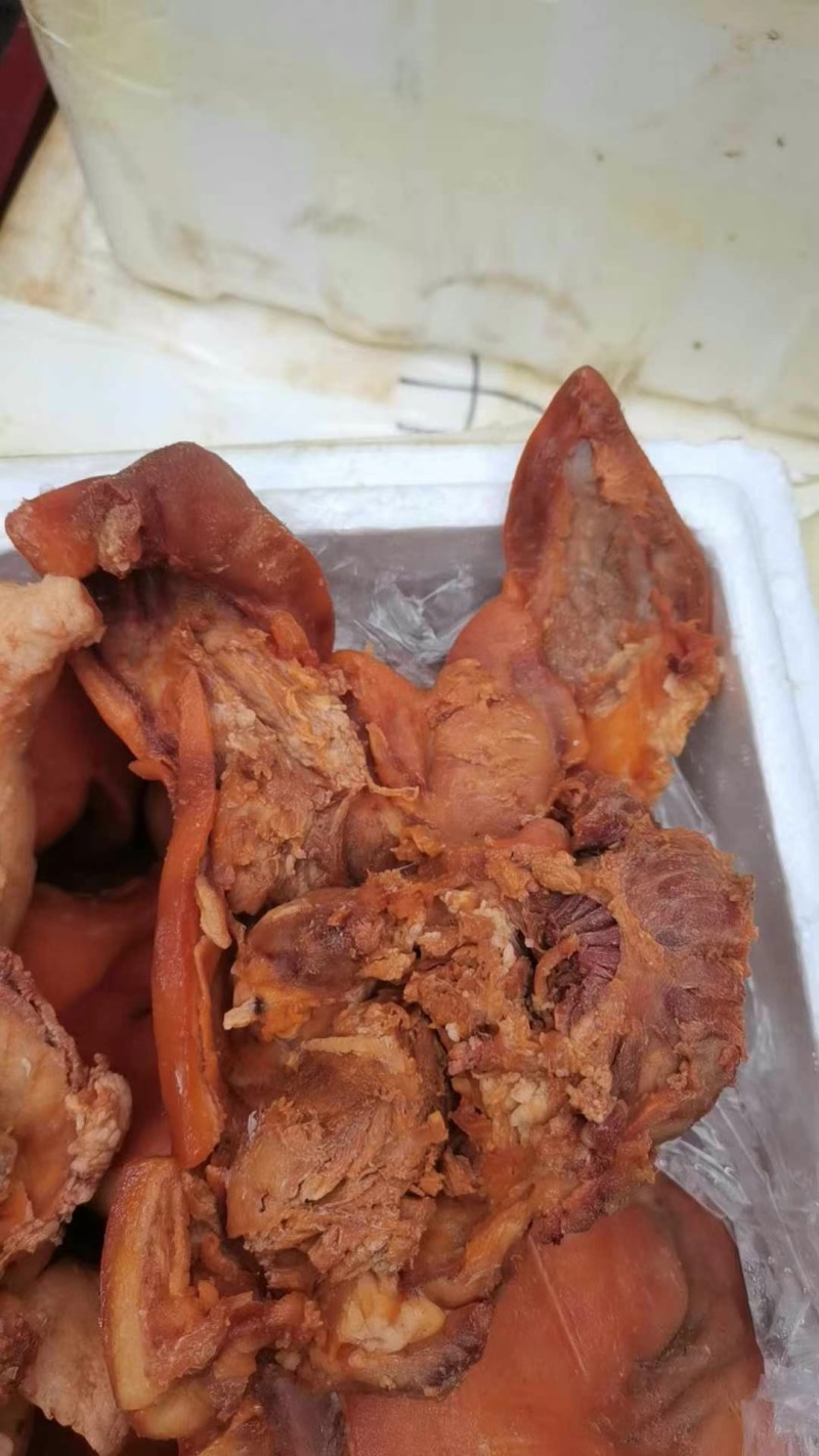 全熟卤猪头肉，价格实惠，去骨带拱嘴，核桃肉，香味十足