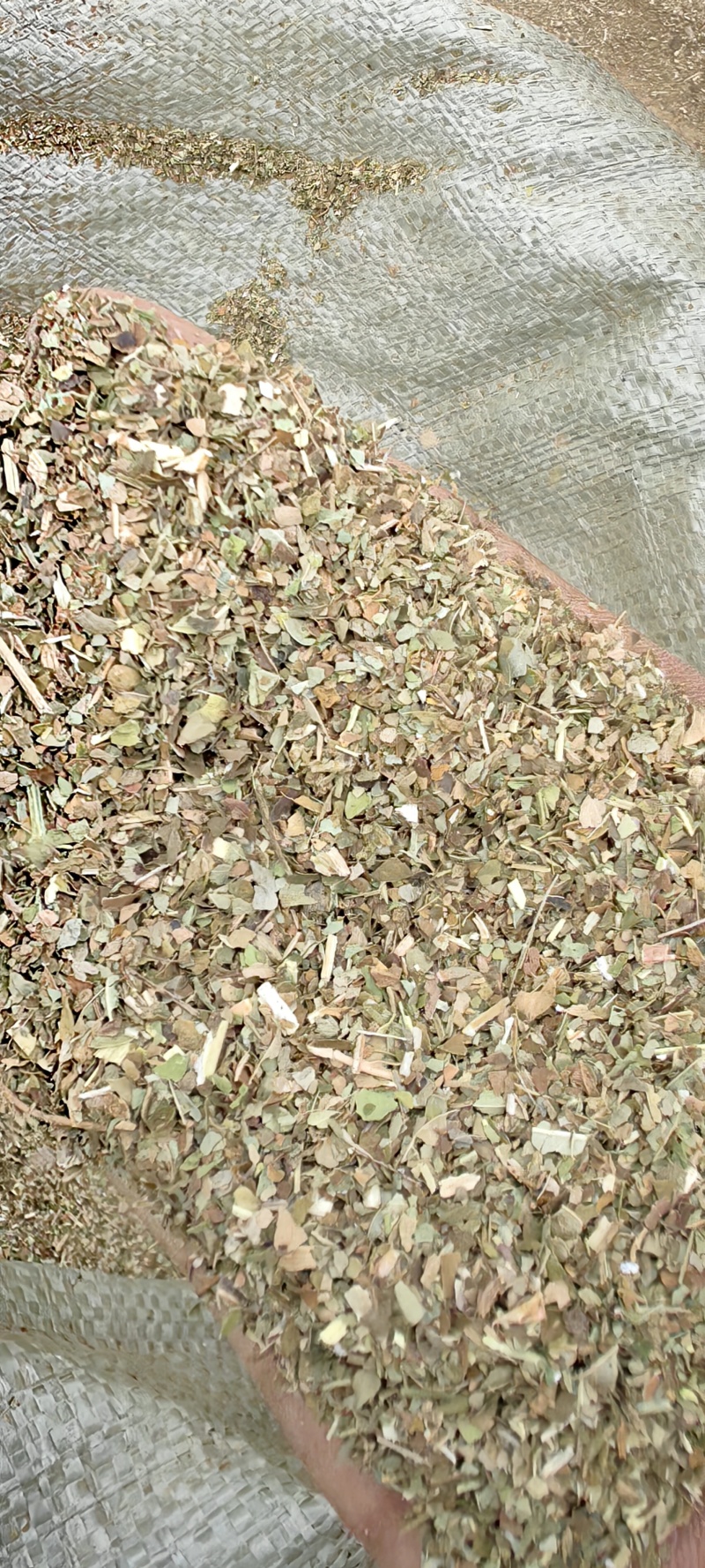 驻马店万里饲草供应本草场常年供应花生秧羊草花生秧叶粉