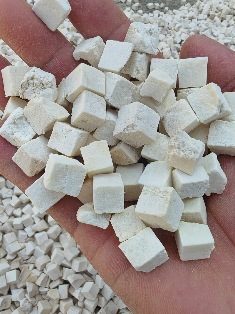 【热卖推荐】精选茯苓小薄片，岳西茯苓方片，箱装的，