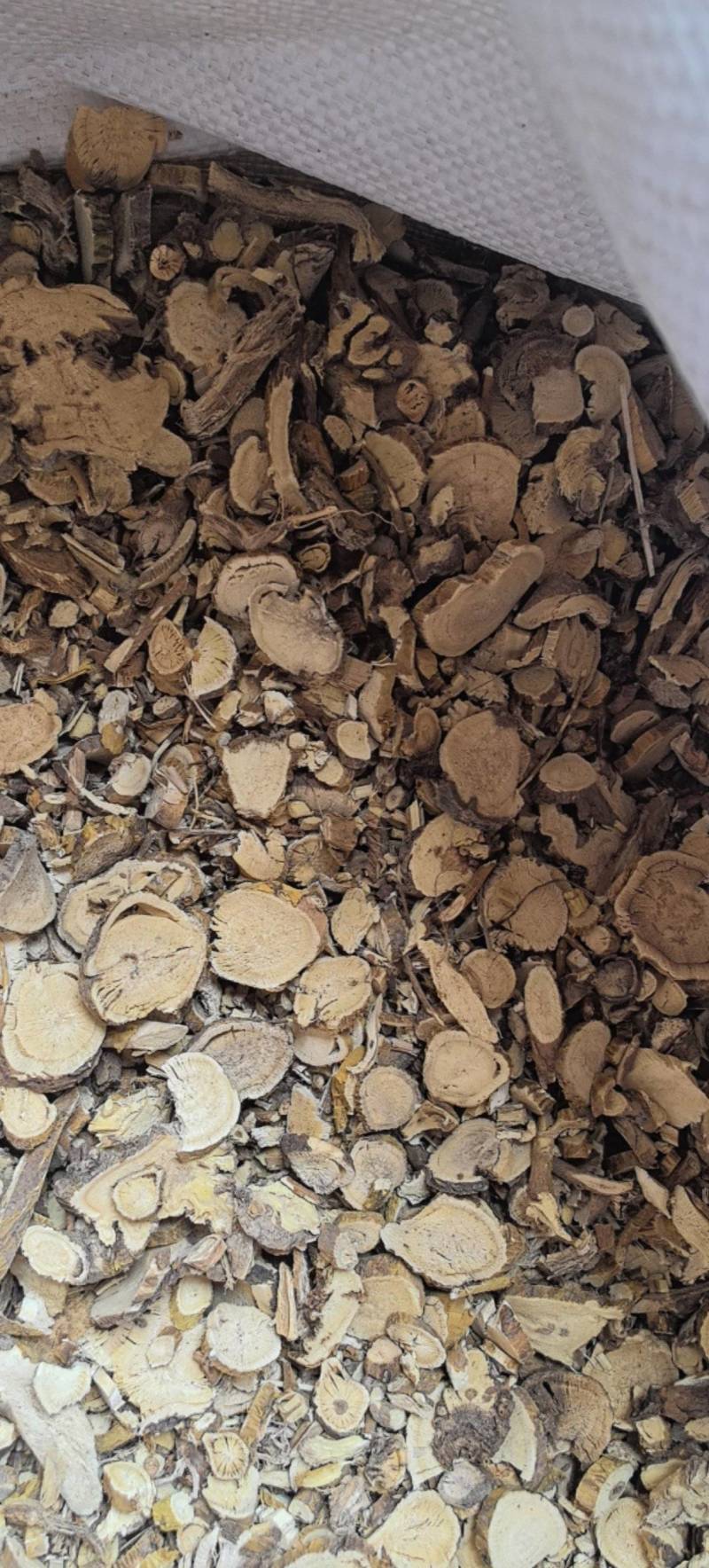 苦参片统货大小片都有万信药业只做保真药材