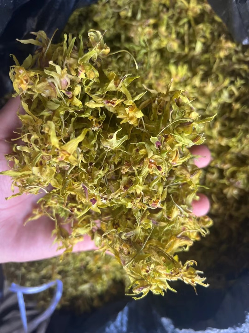 铁皮石斛干花，干度够一捏就碎，花型饱满，