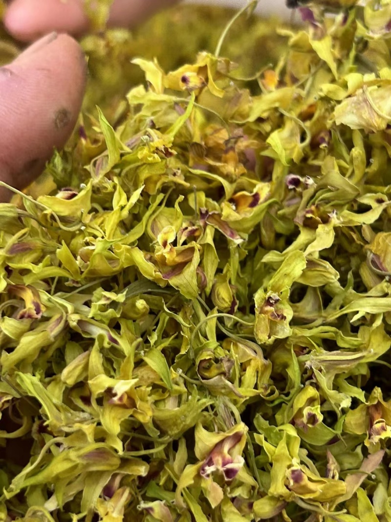铁皮石斛干花，干度够一捏就碎，花型饱满，