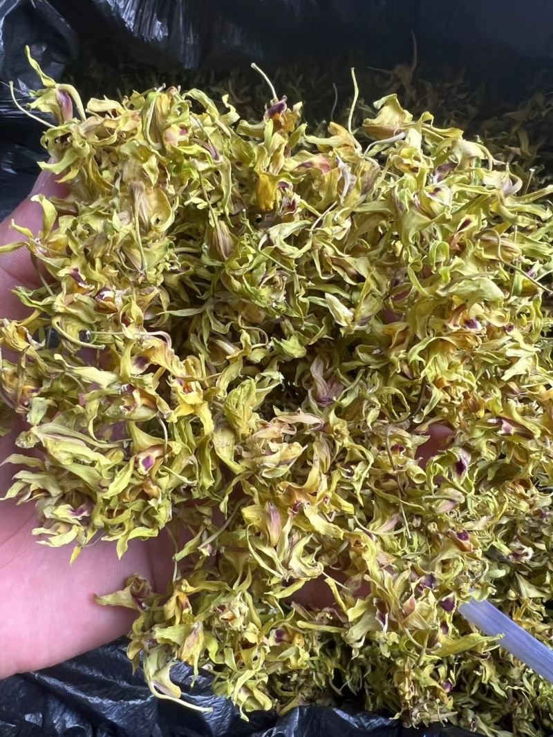 铁皮石斛干花，干度够一捏就碎，花型饱满，