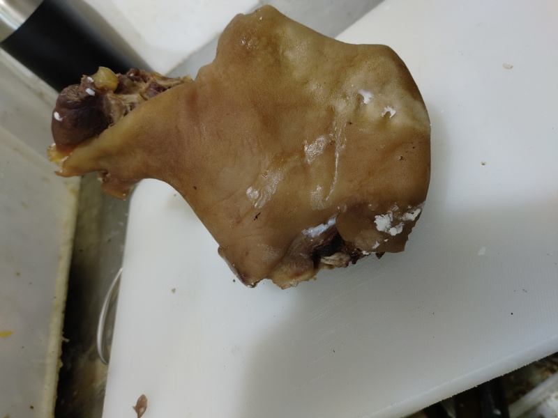 带皮羊腿肉