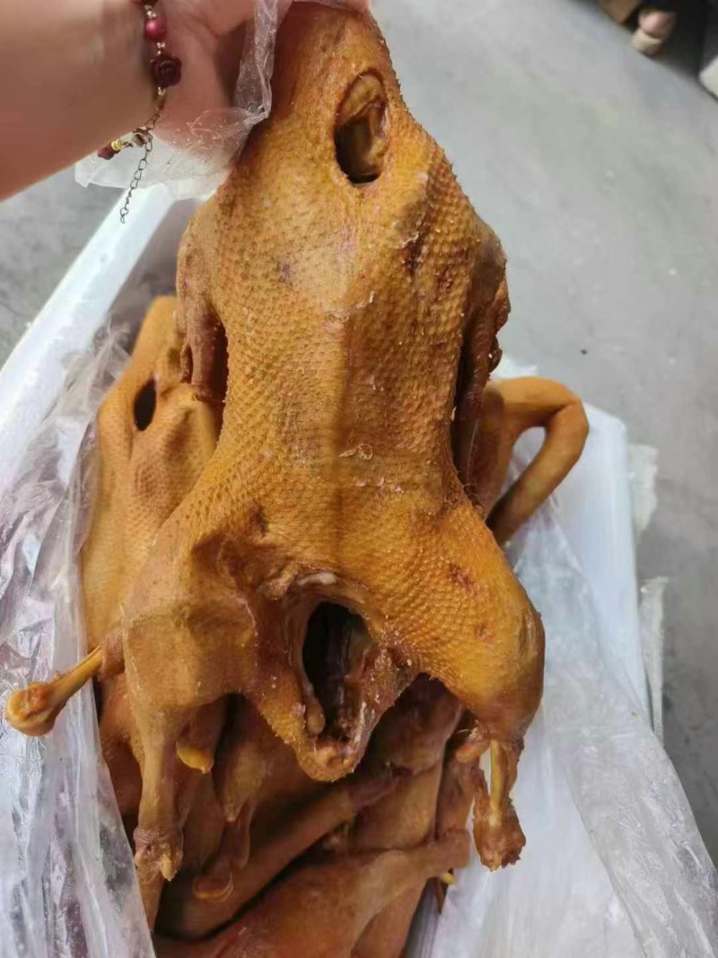 【卤味】卤鹅，全熟卤鹅正宗荣昌卤鹅厂家直销批发