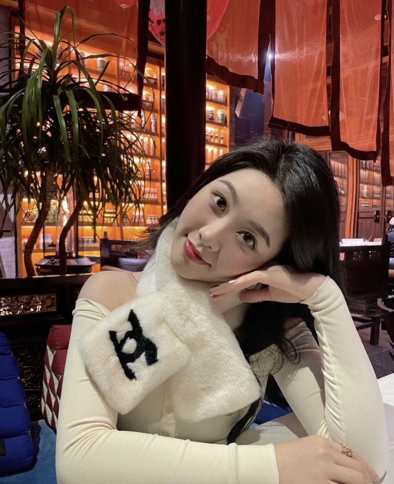 常年有60-80天脱温七彩山鸡小母鸡，自己家养殖场