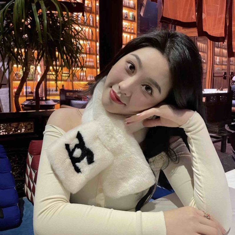 常年有60-80天脱温七彩山鸡小母鸡，自己家养殖场
