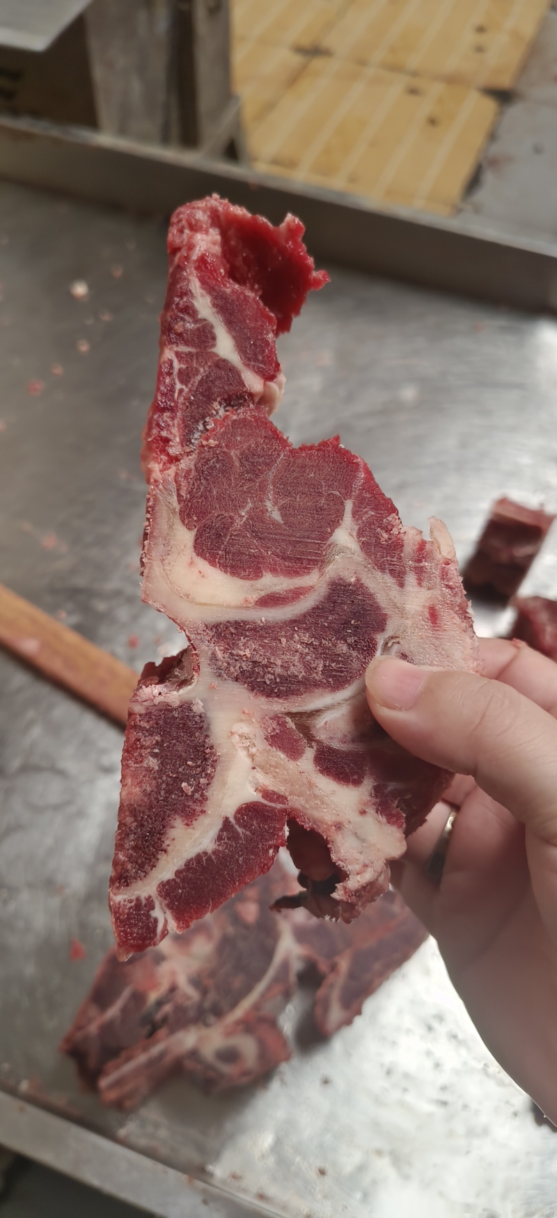 486牛脊骨23年12月货到货一柜带肉率很高