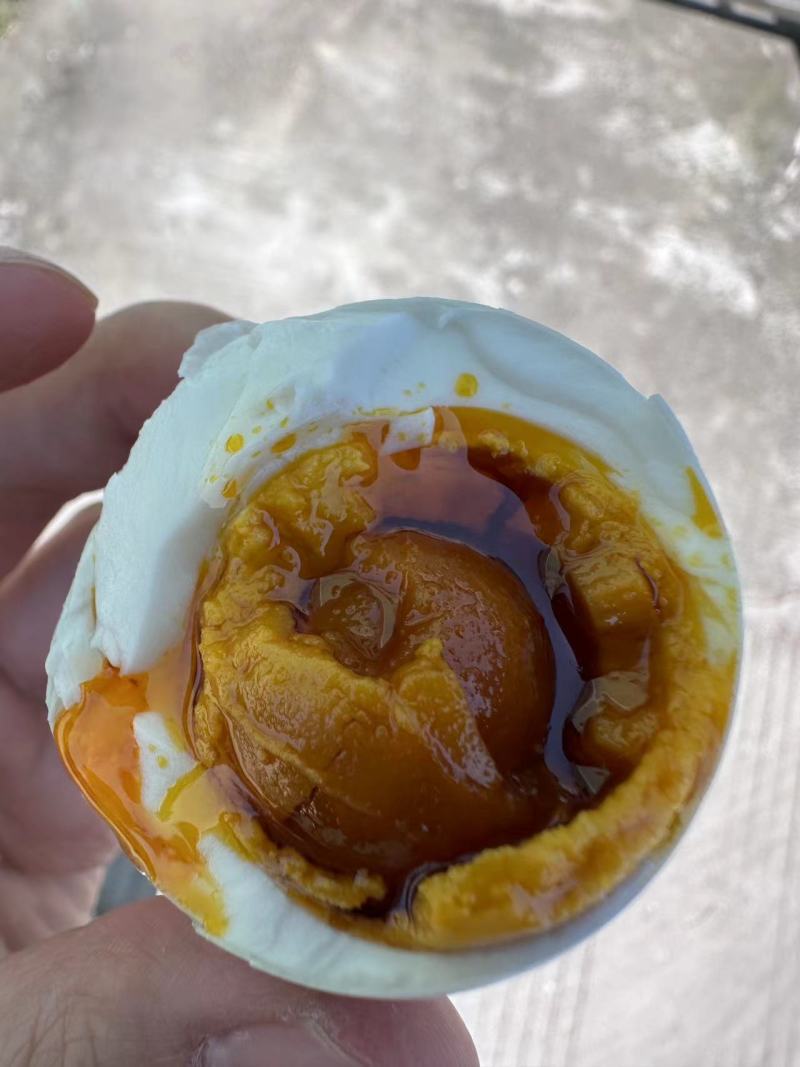 真空咸鸭蛋批发，油多，味道好。超市搞活动，旅游团购都可以