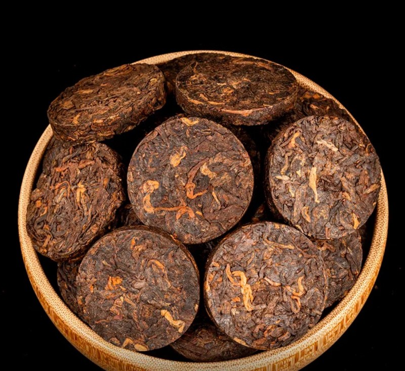 冰岛宫廷普洱熟茶，昆明干仓存放，宫廷原料，口感醇厚，汤色