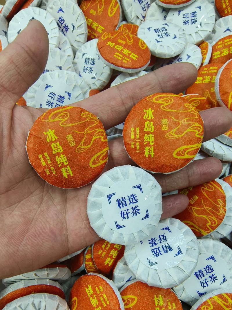 冰岛宫廷普洱熟茶，昆明干仓存放，宫廷原料，口感醇厚，汤色