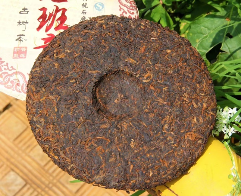 宫廷级别的老班章熟茶饼