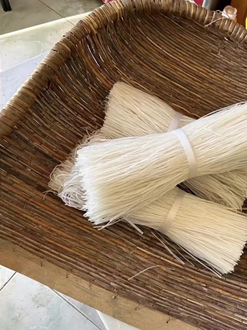 精品山药粉条一手货工厂直供产量大，量大质优多买优