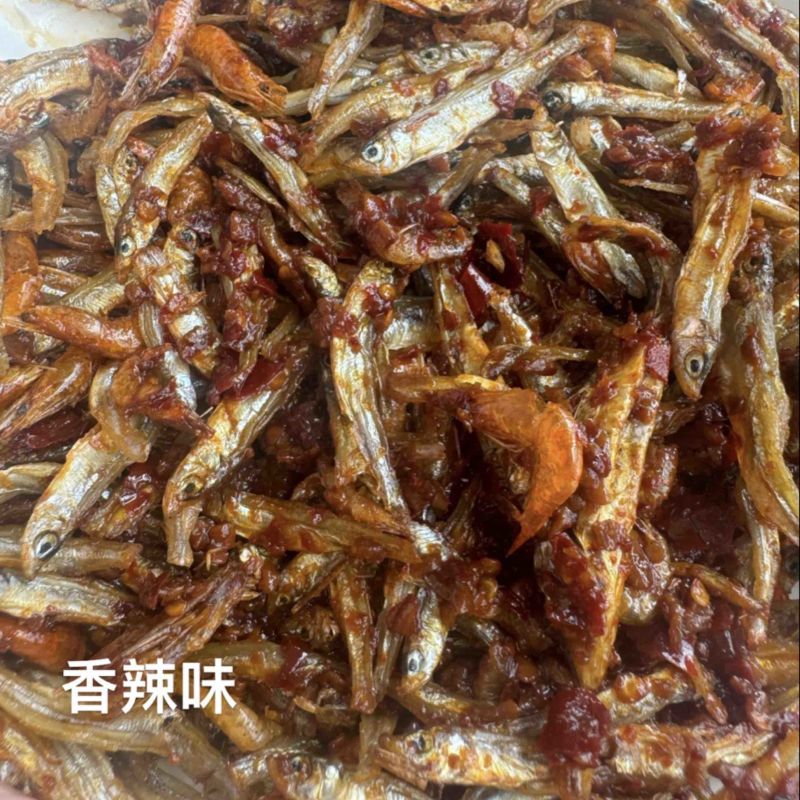 香辣味小鱼拌小虾，下饭菜。开袋即食，口感鲜香。