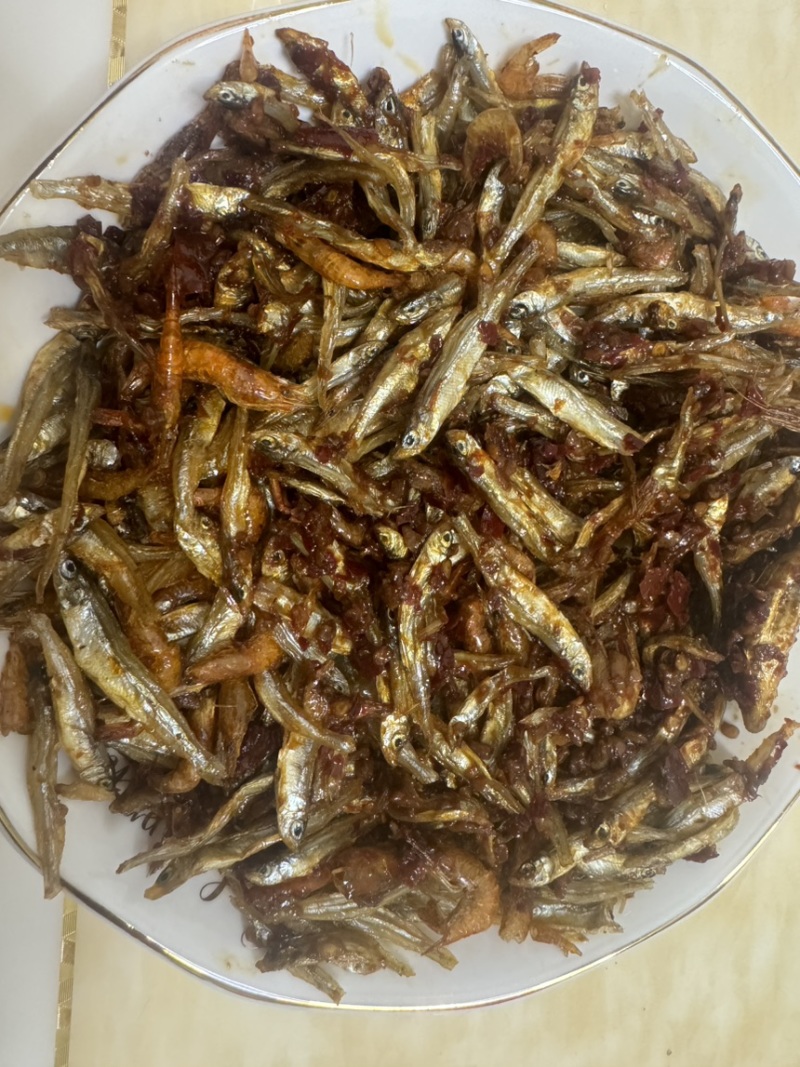 香辣味小鱼拌小虾，下饭菜。开袋即食，口感鲜香。