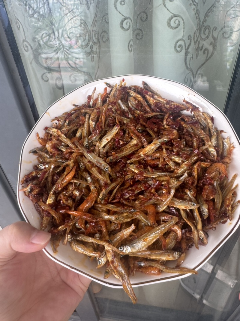 香辣味小鱼拌小虾，下饭菜。开袋即食，口感鲜香。