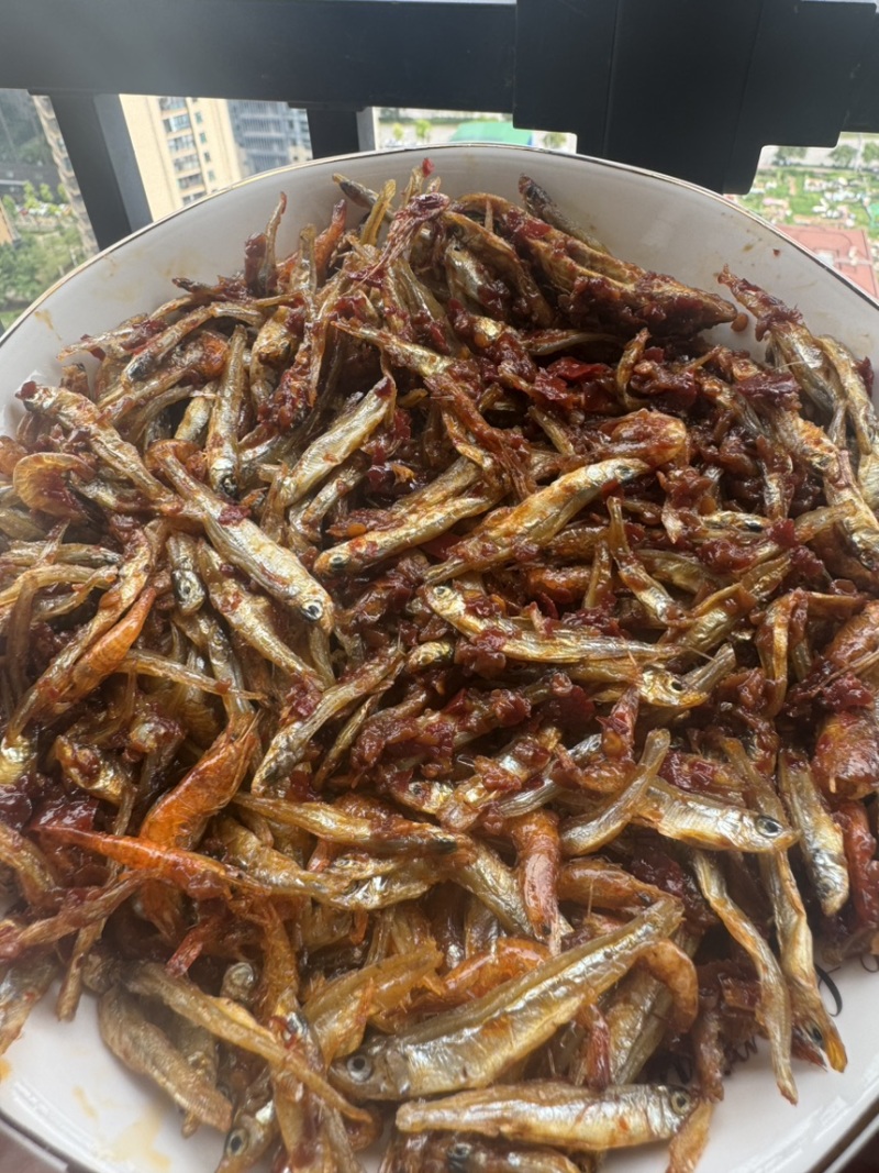 香辣味小鱼拌小虾，下饭菜。开袋即食，口感鲜香。