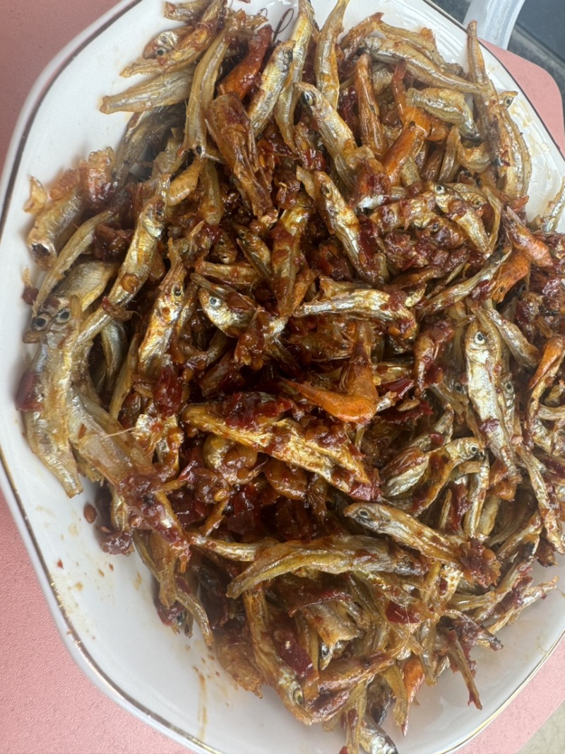 香辣味小鱼拌小虾，下饭菜。开袋即食，口感鲜香。