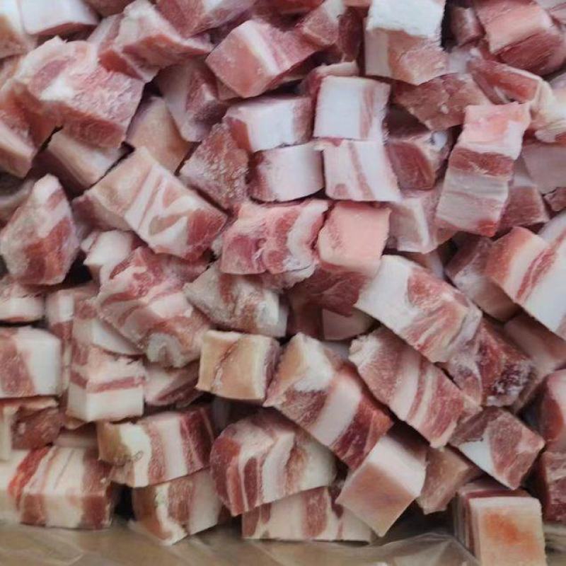 带皮五花肉块，6块一斤，颜色鲜亮，分层好