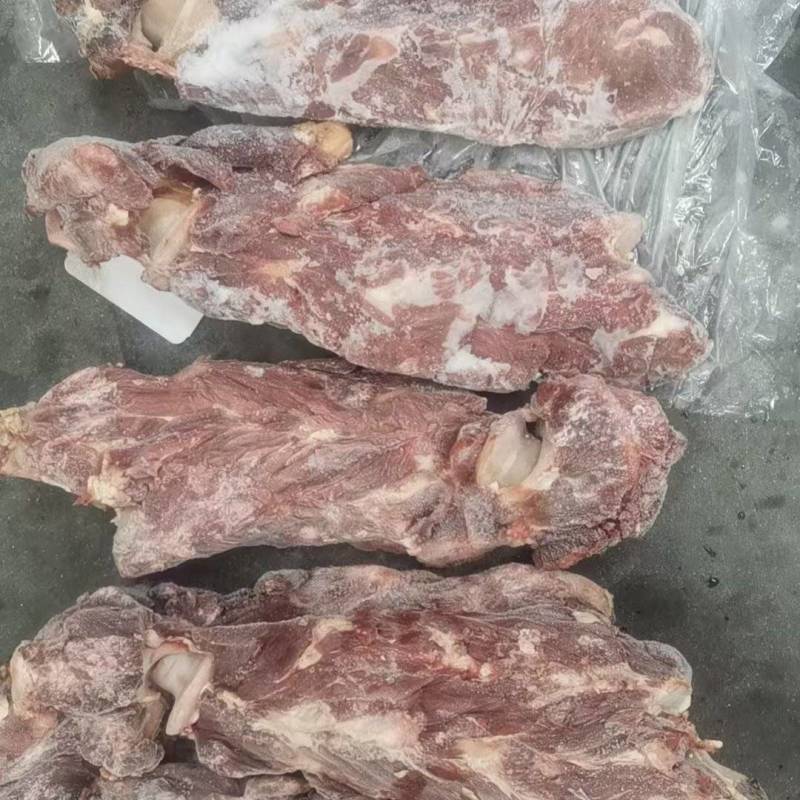 2520满肉牛脖骨到货一车